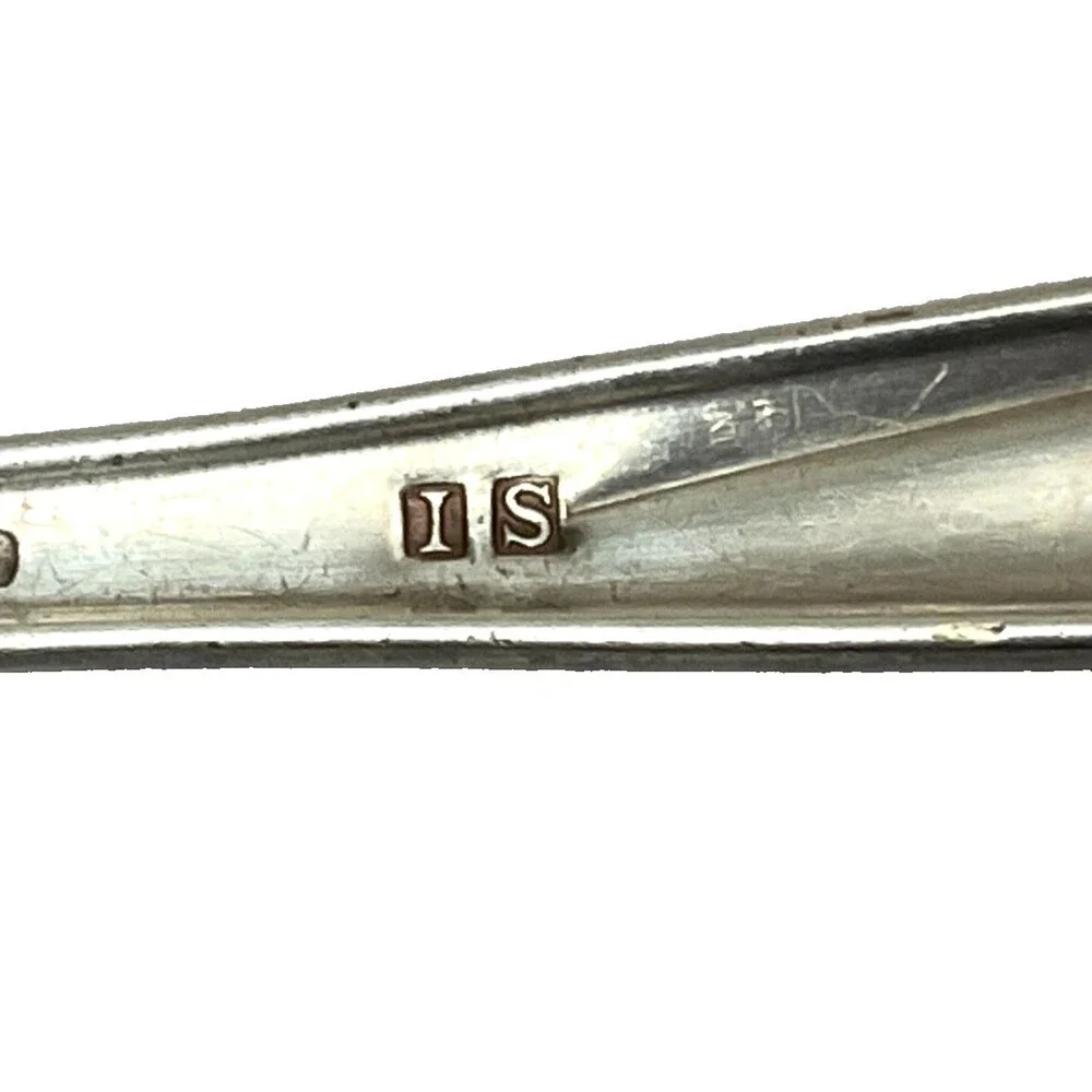 Holmes Edwards IS Deep Silver Woodsong Berry Serving Spoon Silverplate‎ USA Made